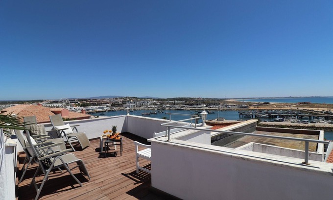 Lagos City Center Apartment | Apartment 'Apartamento Vista Marina' with Sea View, Private Terrace and Wi-Fi