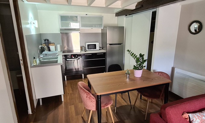 Fontainebleau Apartment | Apartment-Apartment-Ensuite with Bath-City view