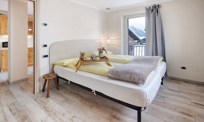 San Rocco Apartment | Apartment 'Appartamento Zefiro' with Mountain View, Balcony and Wi-Fi