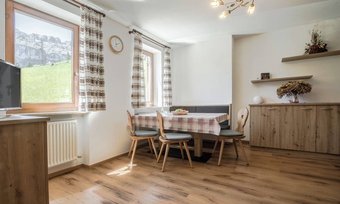 Arabba Apartment | Apartment 'Appartamento Sass Bece' with Private Garden and Wi-Fi