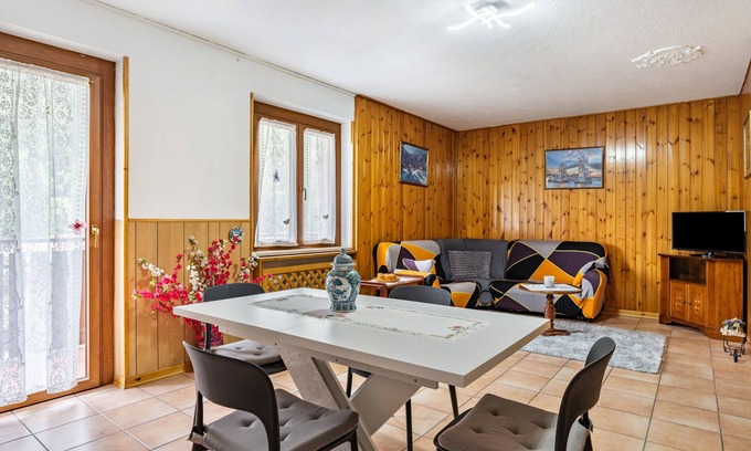 Celledizzo Apartment | Apartment 'Appartamento Vioz' with Mountain View and Balcony