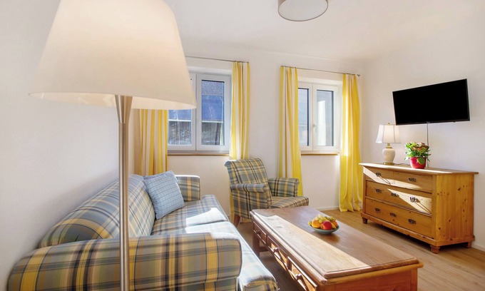 Ebersberg District Apartment | Apartment 'Appartement 8' with Shared Terrace, Shared Garden and Wi-Fi