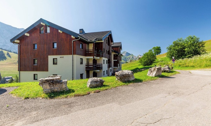 Manigod Apartment | Apartment "Aravis" with Mountain View, Shared Pool & Wi-Fi