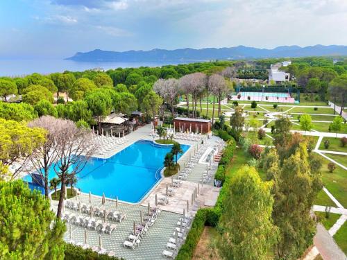Ishem Apartment | Apartment at Perla Resort near Sandy Beach