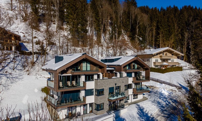 Viehhofen Apartment | Apartment in prime location with 2 balconies