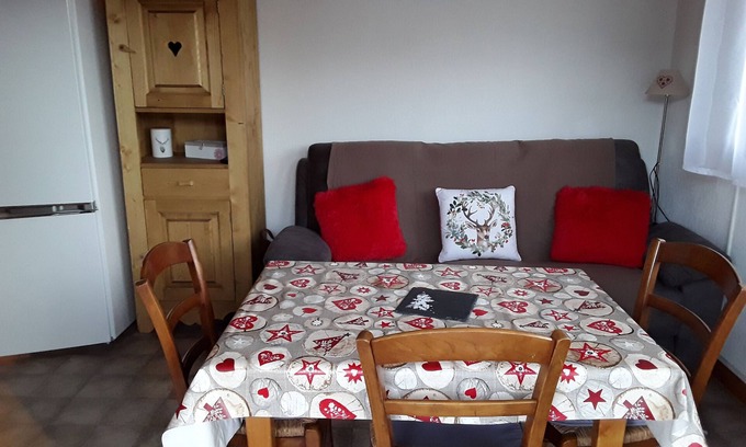 Crest-Voland Apartment | Apartment at the foot of the piste.