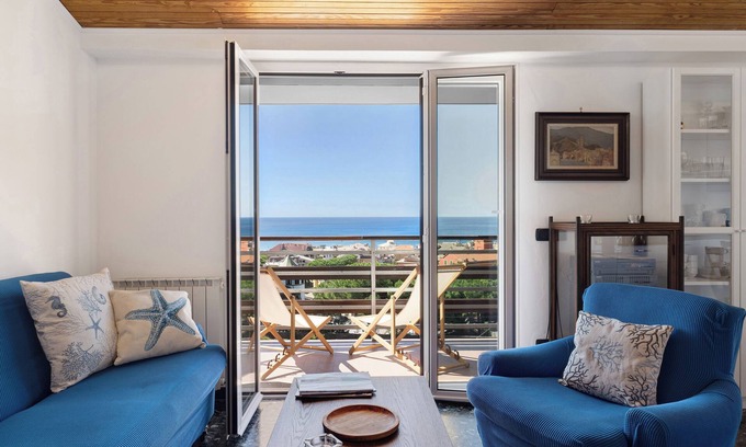 Moneglia Apartment | Apartment 'Attico Con Vista' with Sea View, Balcony and Wi-Fi