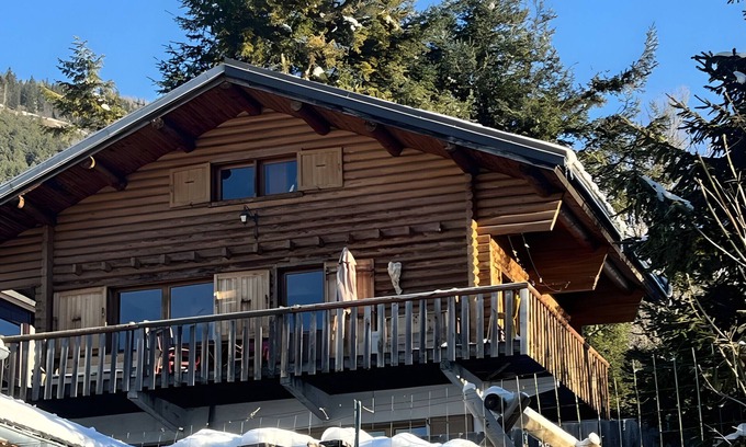 Seez Apartment | Apartment 'Au Soleil' with Mountain View, Private Garden and Wi-Fi