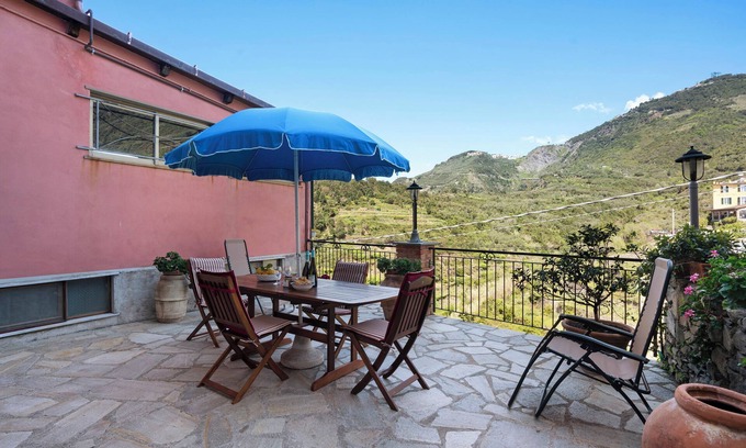 Corniglia Apartment | Apartment "Aurora" with Terrace & Wi-Fi