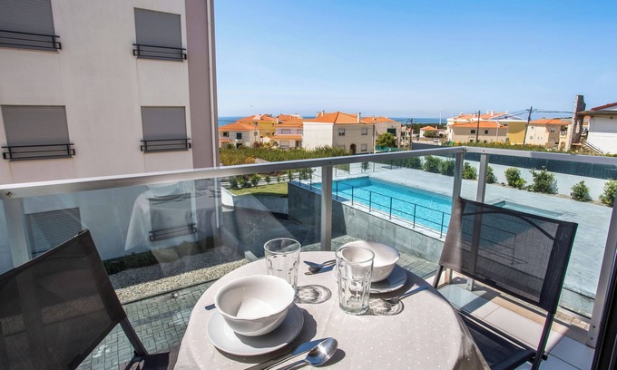 Nazare Apartment | Apartment Beach Waves Home with Sea View, Pool & Wi-Fi