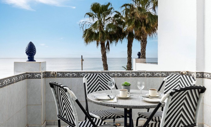Torrox Costa Apartment | Apartment 'Beachfront Apt Torrox Costa' with Sea View, Wi-Fi and Air Conditioning