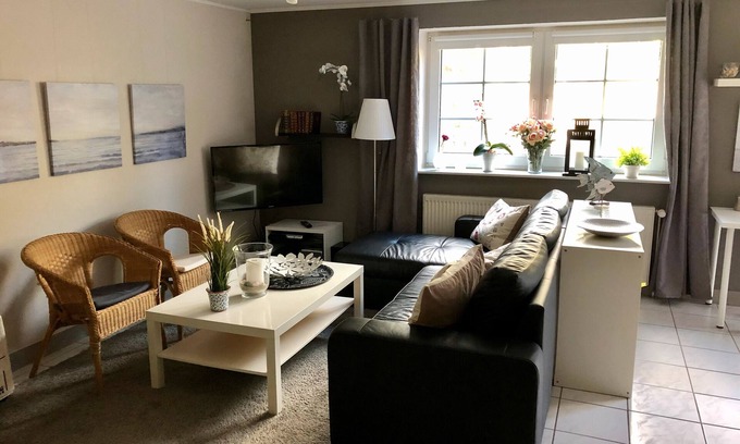Schwedeneck Apartment | Apartment 'Beachhouse' with Private Terrace and Wi-Fi