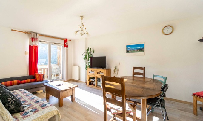 Seez Apartment | Apartment 'Bel Appartement À La Montagne' with Mountain View, Balcony and Wi-Fi