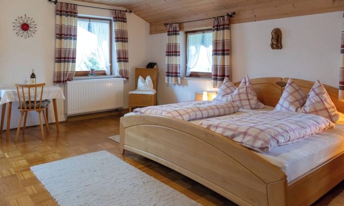 Grabenstatt Apartment | Apartment Bergblick, upper floor, 50 sqm, 2 - 5 pers., 2 sep. Bedroom, balcony