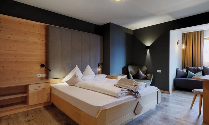Burgusio Apartment | Apartment 'Bergfreund' with Mountain View, Shared Terrace and Wi-Fi