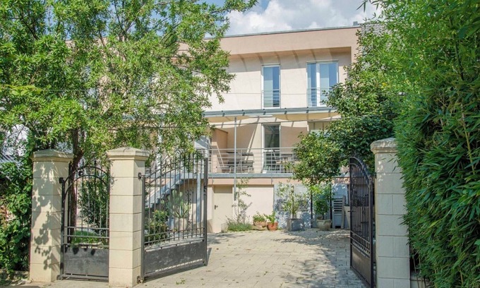 Ihringen Apartment | Apartment 'Bianca's Kaiserstuhl' with Private Terrace, Balcony and Wi-Fi