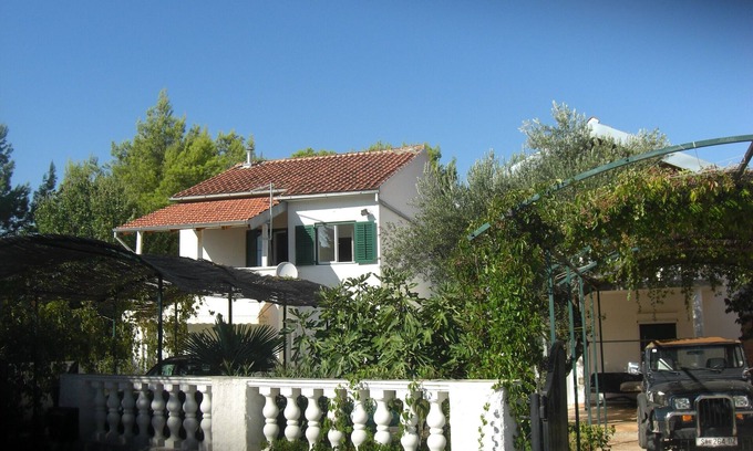 Bilice Apartment | Apartment Bilice, 100m from the sea, ideal for small children and boat owners
