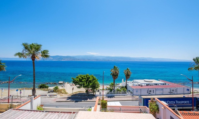 Province of Messina Apartment | Apartment 'Blue Eden Strait' with Sea View, Wi-Fi and Air Conditioning
