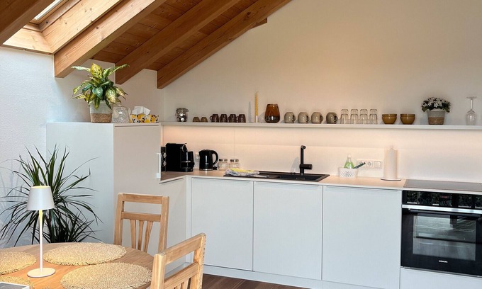 Ebersberg District Apartment | Apartment 'Blumberg' with Balcony and Wi-Fi