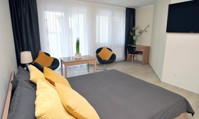 Willich Apartment | Apartment 'Brangshof' with Shared Terrace, Balcony and Wi-Fi