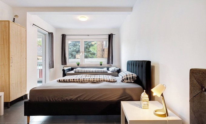 Westend Apartment | Apartment 'Bremen 3' with Balcony and Wi-Fi