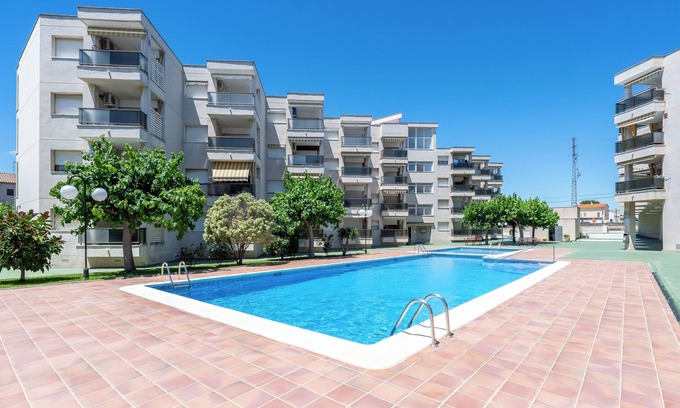 Creixell Apartment | Apartment 'Bumbai' with Shared Pool, Private Garden and Air Conditioning