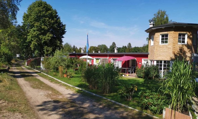 Joachimsthal Apartment | Apartment 'Bungalow Rot M1 Schlafzimmer' with Private Terrace, Shared Garden and Wi-Fi