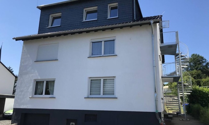 Kastellaun Apartment | Apartment Burgblick - Apartment, shower and bath, toilet, 2 bedrooms