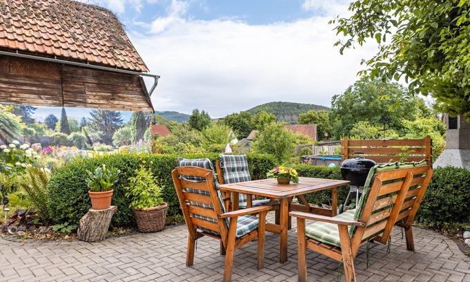 Plaue Apartment | Apartment "Burgblick" with Mountain View, Shared Terrace & Wi-Fi