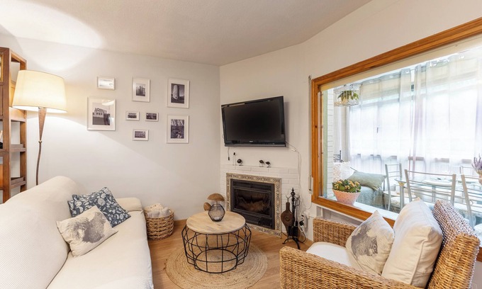 Pelayos de la Presa Apartment | Apartment 'Cumbre Escondida' with Shared Pool, Shared Garden and Wi-Fi