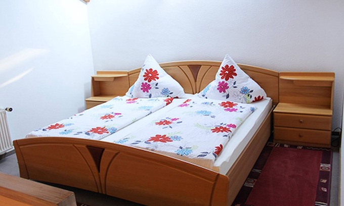 Lonsee Apartment | Apartment 'C' with Balcony and Wi-Fi