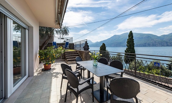 Brenzone sul Garda Apartment | Apartment 'Cà Granda Brenzone' with Lake View, Wi-Fi and Air Conditioning