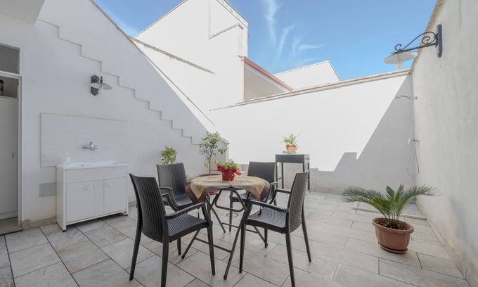 Caprarica di Lecce Apartment | Apartment 'Casa Beatrice' with Private Terrace and Air Conditioning