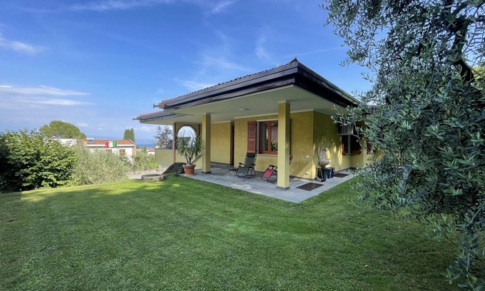 Monte Apartment | Apartment 'Casa Emiliano' with Lake View, Wi-Fi and Air Conditioning