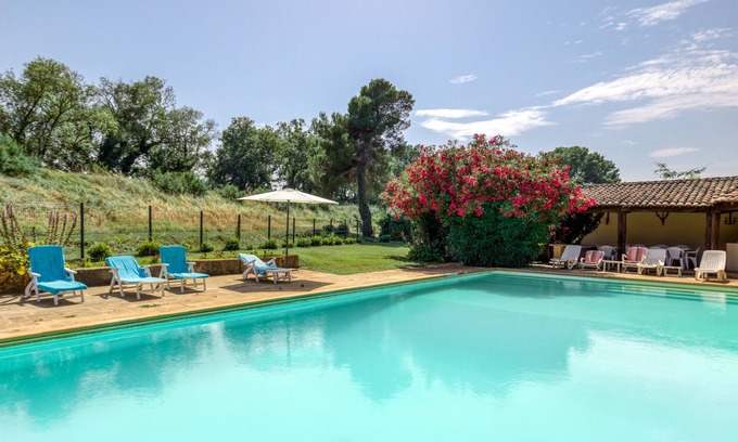 Fourques Apartment | Apartment 'Camoin' with Private Pool, Wi-Fi and Air Conditioning