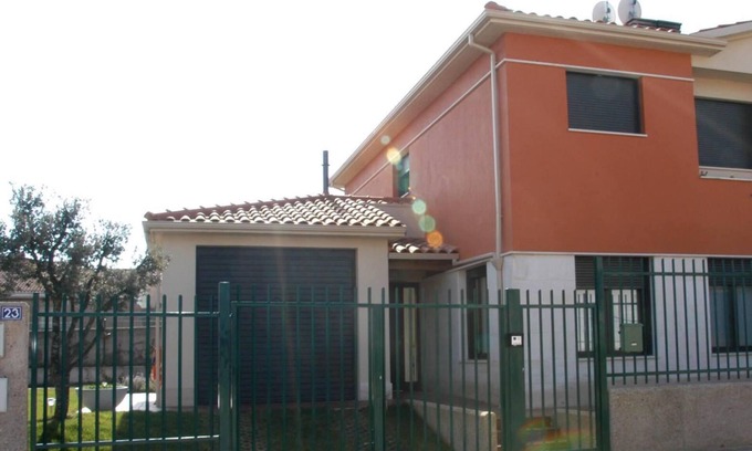 Cardenajimeno Apartment | Apartment 'Caradenia' with Mountain View and Private Garden
