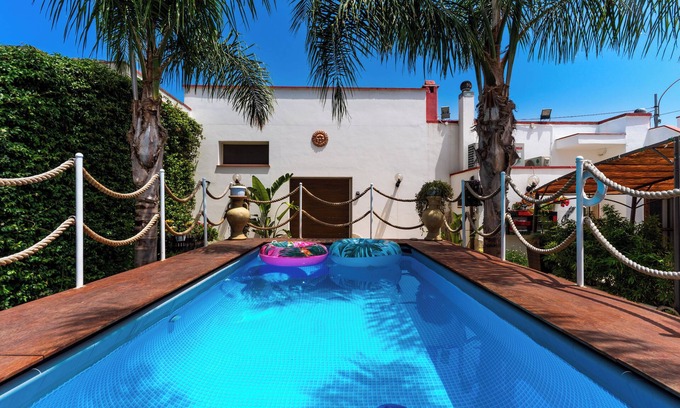 Giuggianello Apartment | Apartment 'Casa Aurora Luxury' with Shared Pool, Wi-Fi and Air Conditioning
