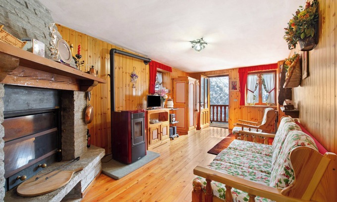 Champorcher Apartment | Apartment 'Casa Betulla Champorcher' with Mountain View, Shared Terrace and Shared Garden