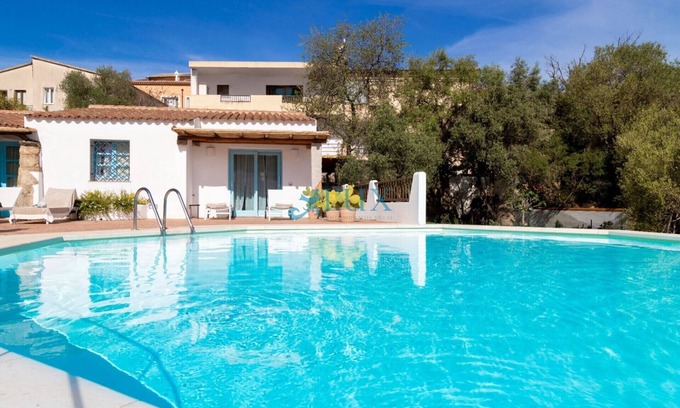 San Pantaleo Apartment | Apartment 'Casa Frangipani' with Mountain View, Wi-Fi and Air Conditioning