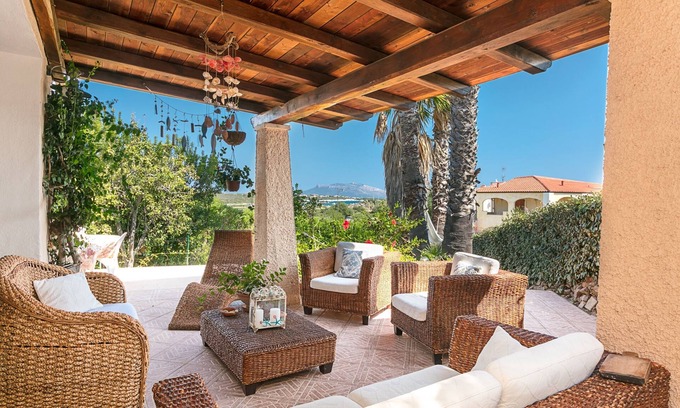 Pittulongu Apartment | Apartment “Casa Gaia” with Sea View, Garden & Terrace