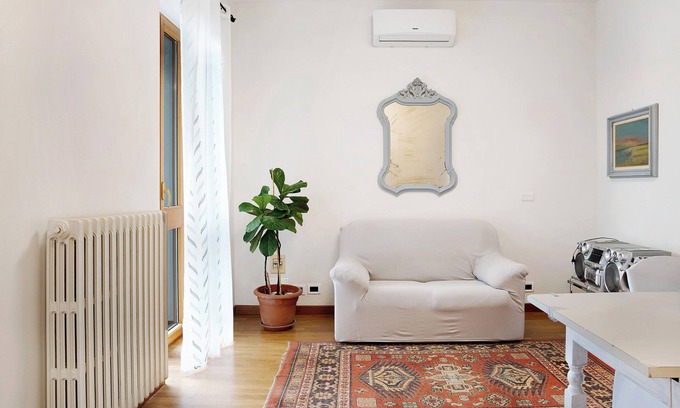 Alba Apartment | Apartment 'Casa Gallinotto' with Private Garden, Wi-Fi and Air Conditioning