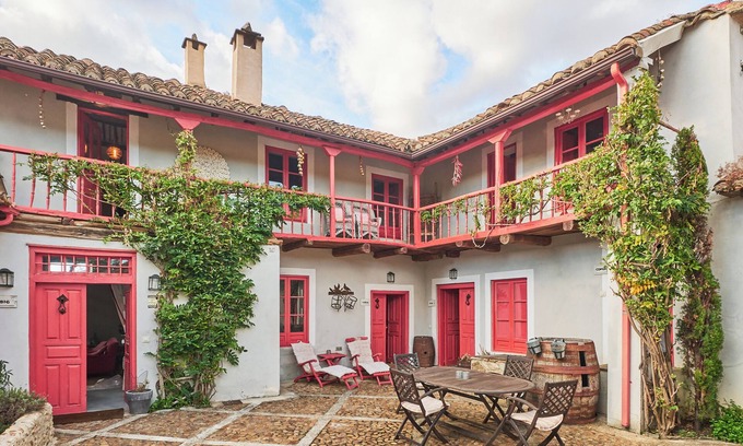 Villamejil Apartment | Apartment 'Casa Grande' with Shared Terrace, Shared Garden and Wi-Fi