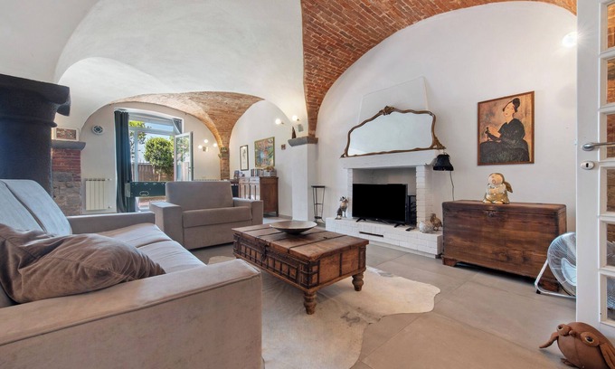 Bergamo Apartment | Apartment 'Casa Ipogea Elegant' with Private Garden and Wi-Fi