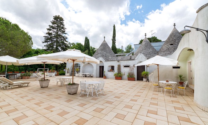 Selva di Fasano Apartment | Apartment 'Casa Delle Zagare, Borgo Del Mirto' with Shared Terrace, Private Garden and Wi-Fi