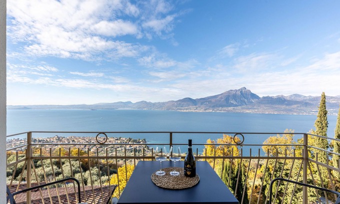 Torri del Benaco Apartment | Apartment 'Casa Serena' with Lake View, Wi-Fi and Air Conditioning