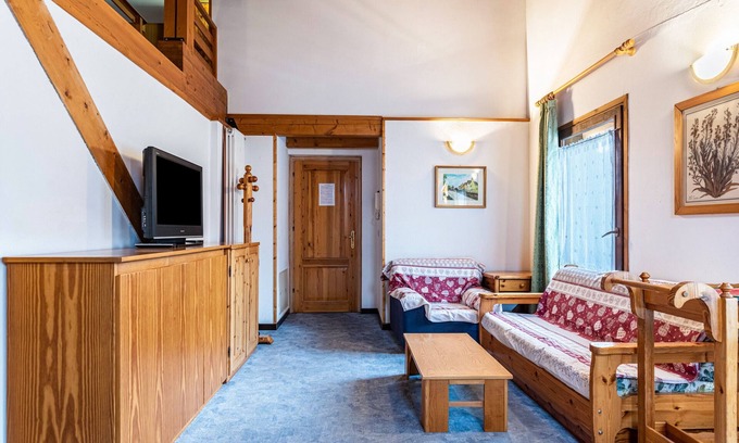 Mezzana Apartment | Apartment "Casa Martini" with Mountain View, Balcony & Wi-Fi
