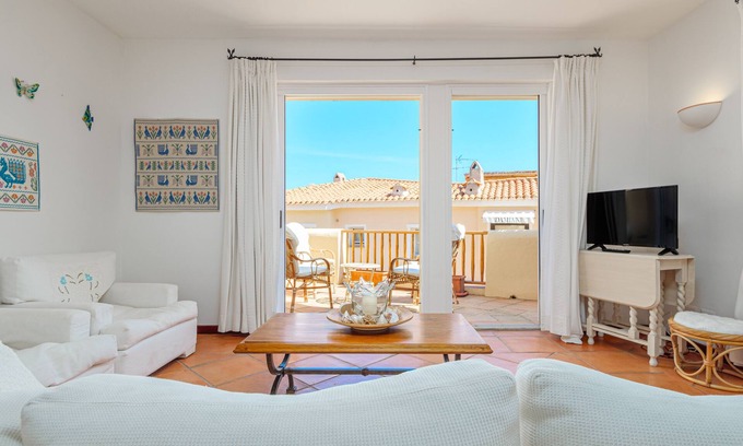 Porto Cervo Apartment | Apartment "Casa Olivastra" close to the Sea with Balcony & Wi-Fi
