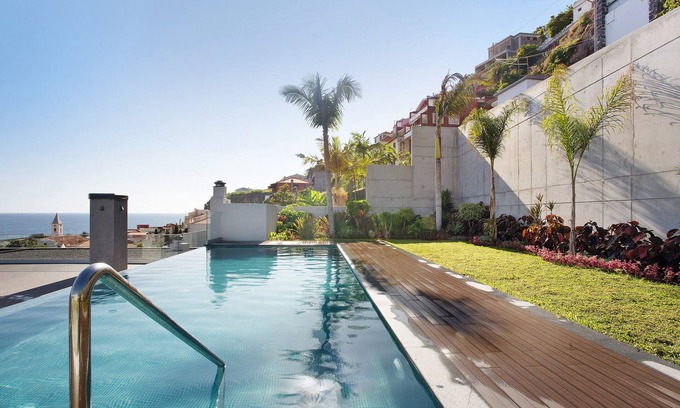 Camara de Lobos Apartment | Apartment 'Casa Castanheta' with Sea View, Wi-Fi and Air Conditioning