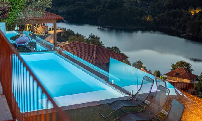 Parada de Bouro House | Apartment 'Casa Pinhão De Sousa' with Balcony and Wi-Fi