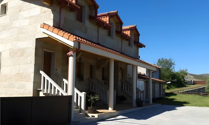 Requias Apartment | Apartment 'Casa Requias 1' with Lake View, Shared Garden and Wi-Fi